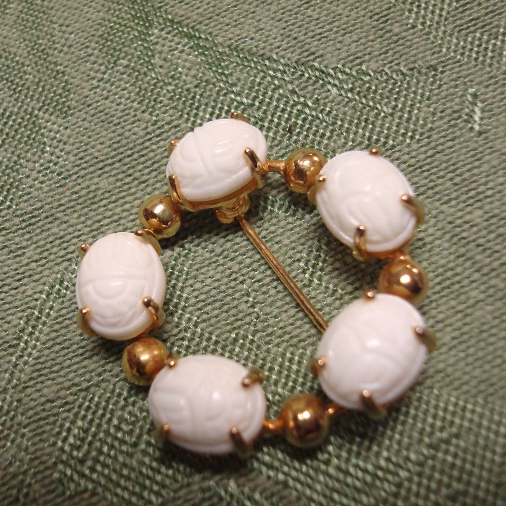 VTG WHITE Scarab Beetle ROUND BROOCH